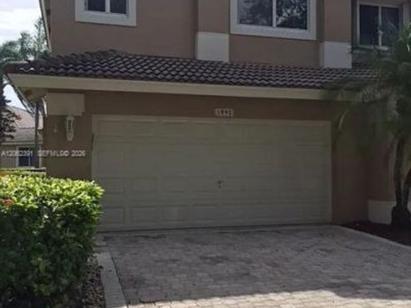 1092 SW 158th Ave , Pembroke Pines, FL 33027