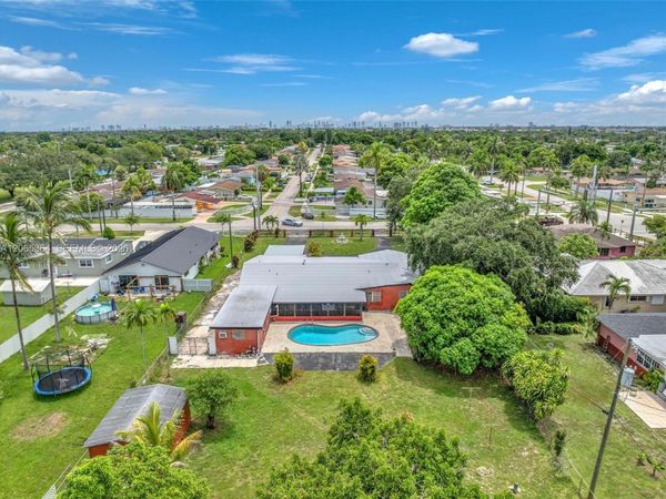 17520 NW 17th Ave , Miami Gardens, FL 33056
