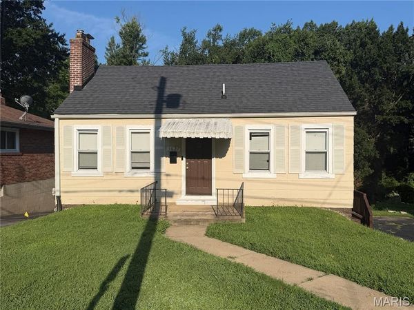 3627 Marshall Avenue, St John, MO 63114