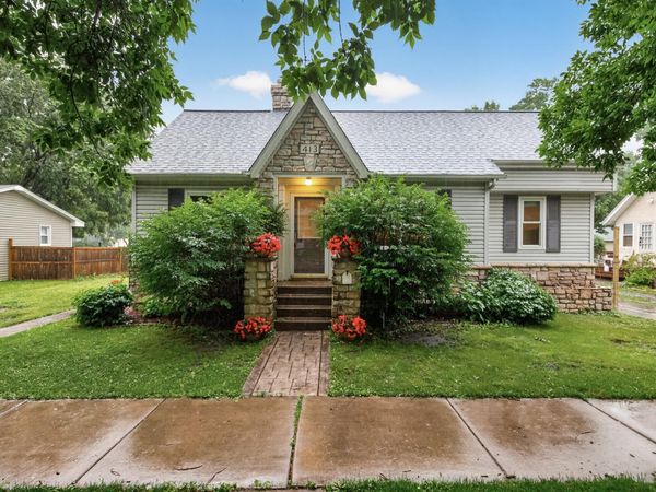 413 3rd Avenue E, Shakopee, MN 55379