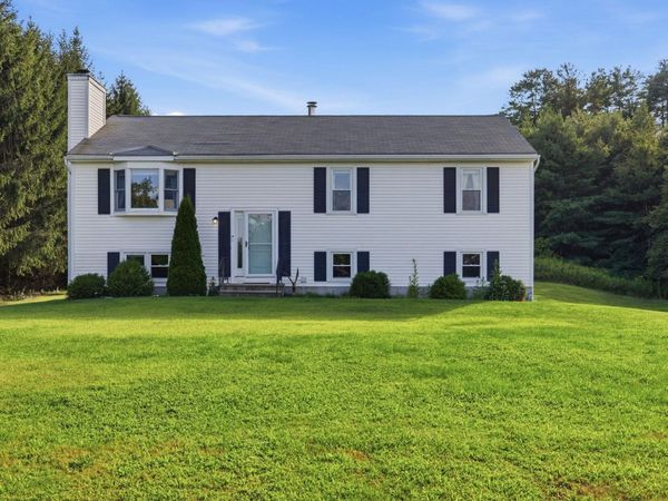12 Constance Drive, Londonderry, NH 03053