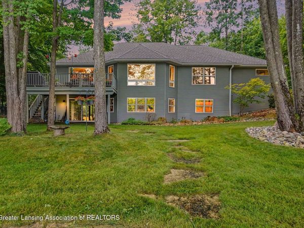 9712 Fawn Lake Drive, Stanwood, MI 49346