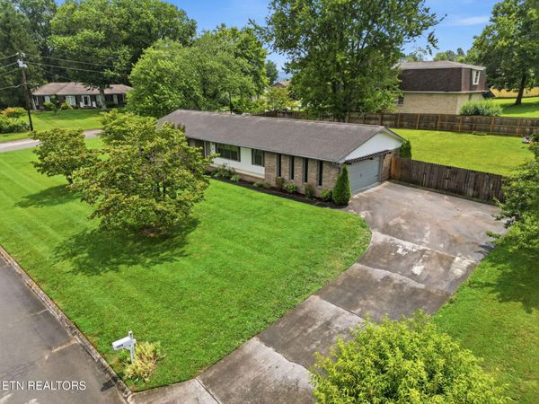 1019 Kensington Blvd, Maryville, TN 37803