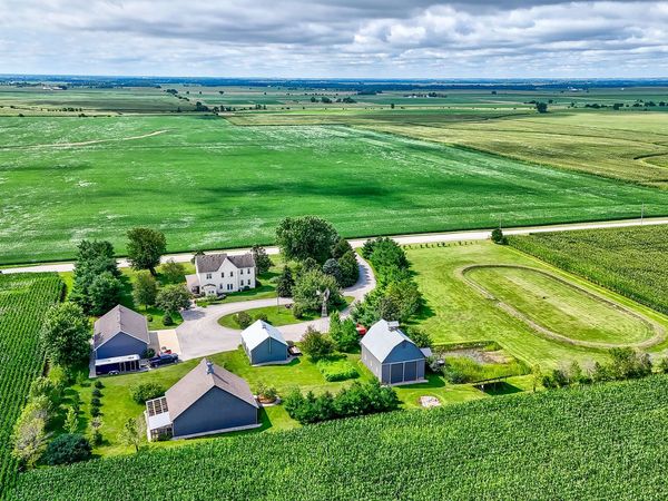10617 E 2950 North Road , Blackstone, IL 61313