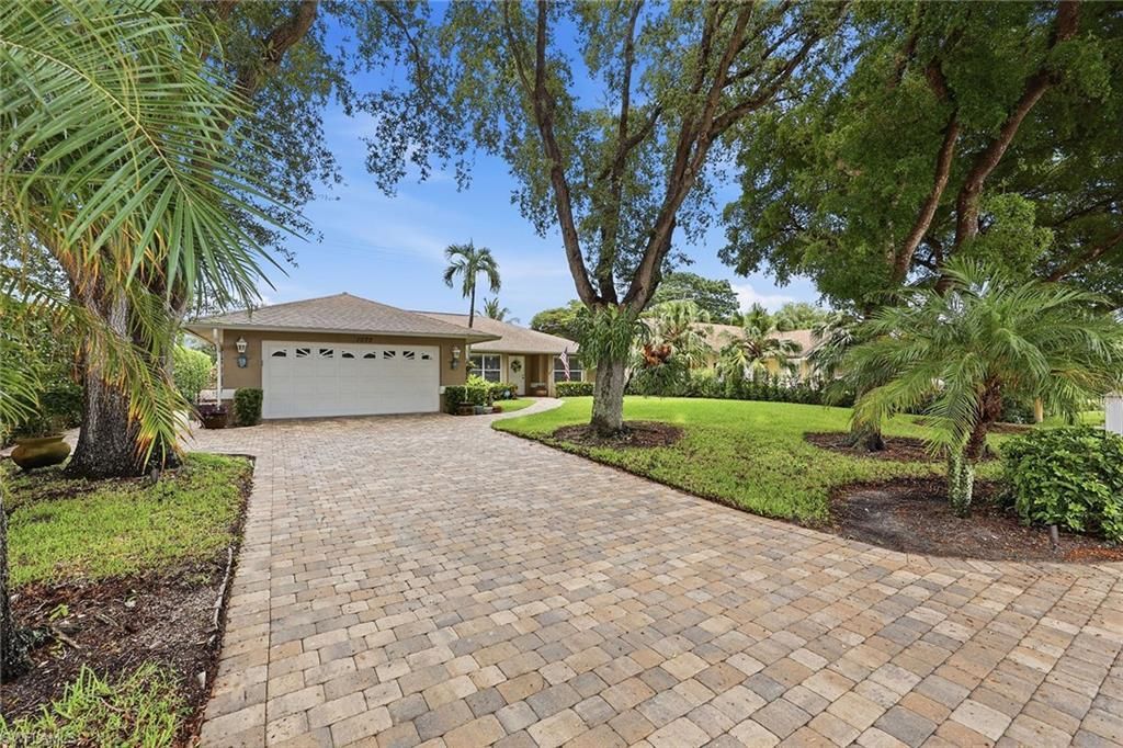 1073 N Alhambra Cir, Naples, FL 34103 Photo