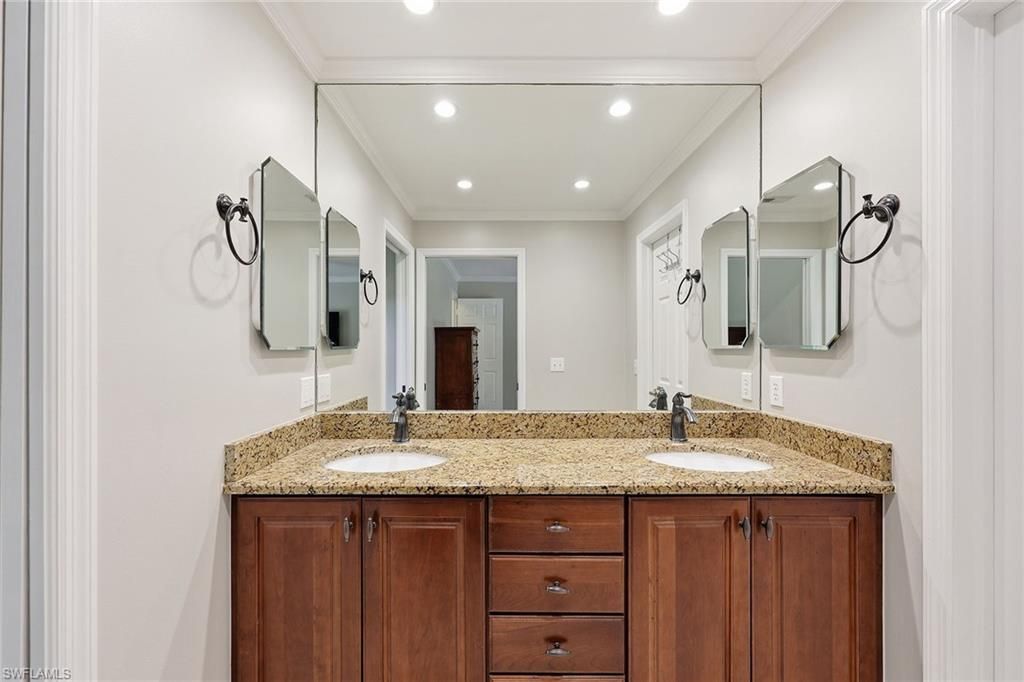 1073 N Alhambra Cir, Naples, FL 34103 Photo