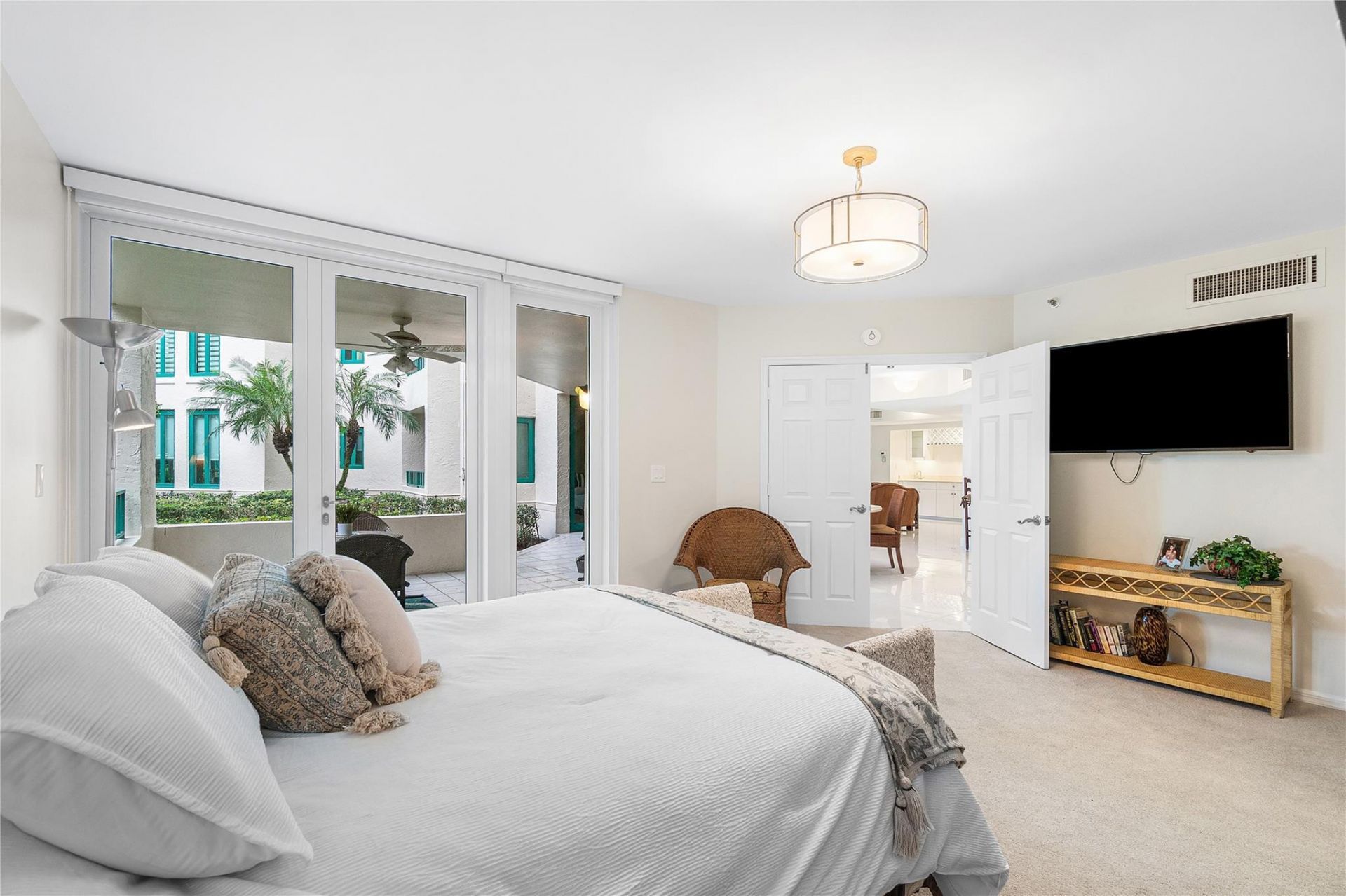 100 SE 5th Avenue, Unit 110, Boca Raton, FL 33432 Photo