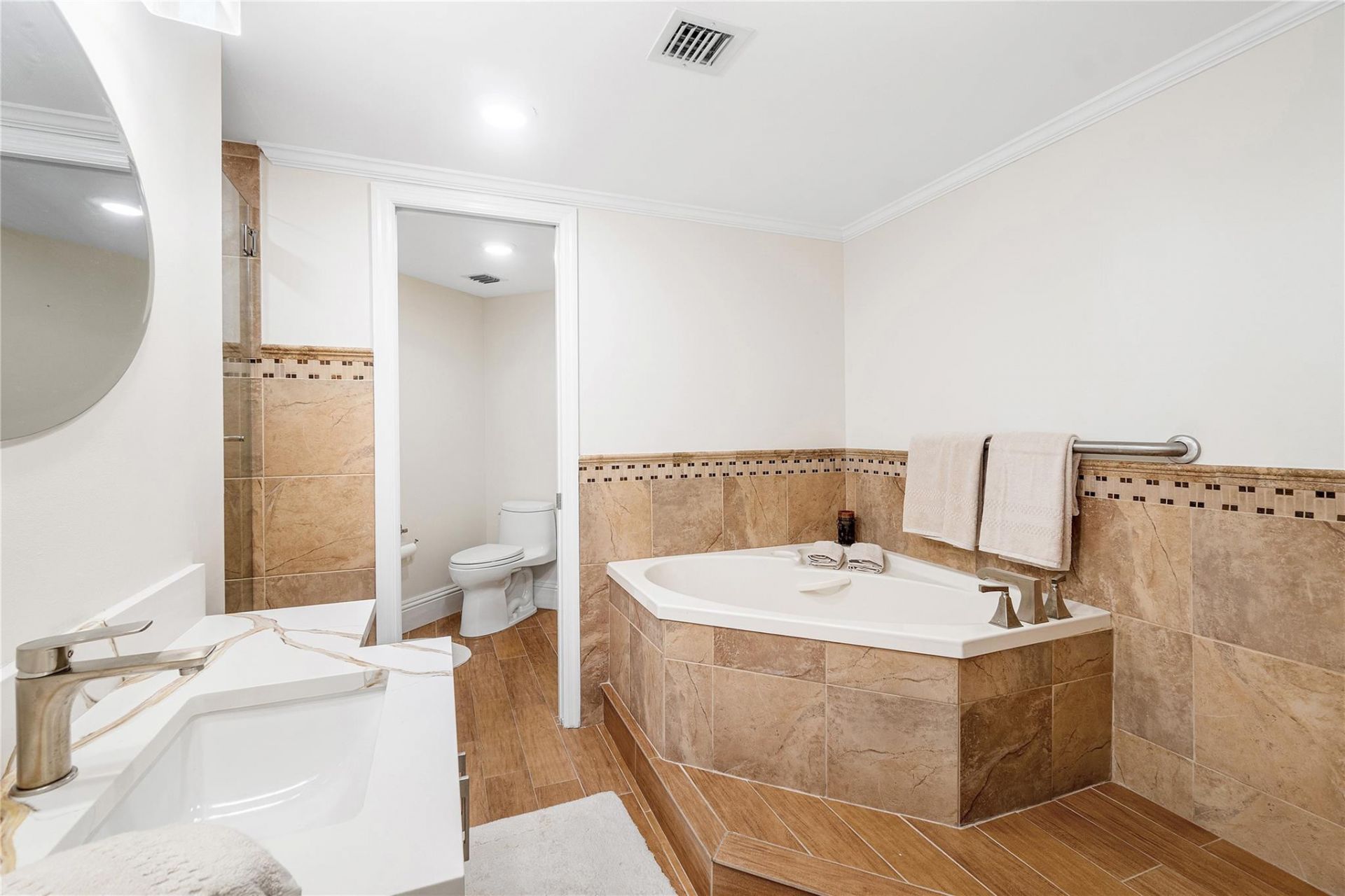100 SE 5th Avenue, Unit 110, Boca Raton, FL 33432 Photo