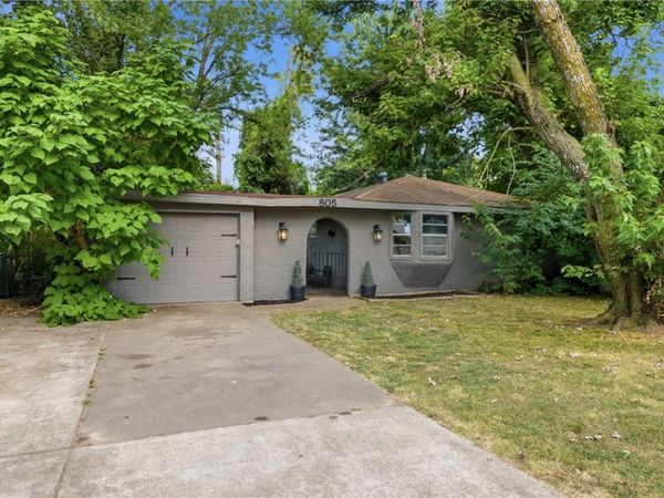 825 SE H Street , Bentonville, AR 72712