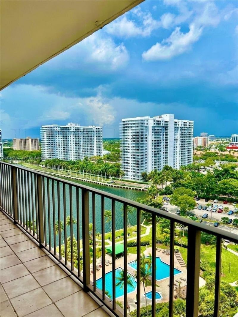 18151 NE 31st Ct, Unit 1704, Aventura, FL 33160 Photo