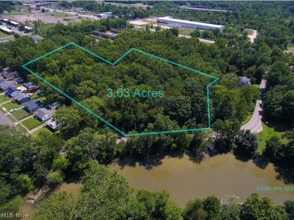 Lovers Lane NW, Warren, OH 44485