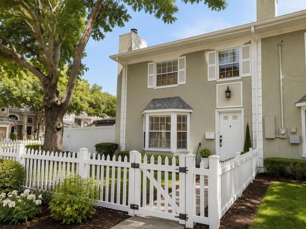 3323 W SWANN AVENUE, TAMPA, FL 33609