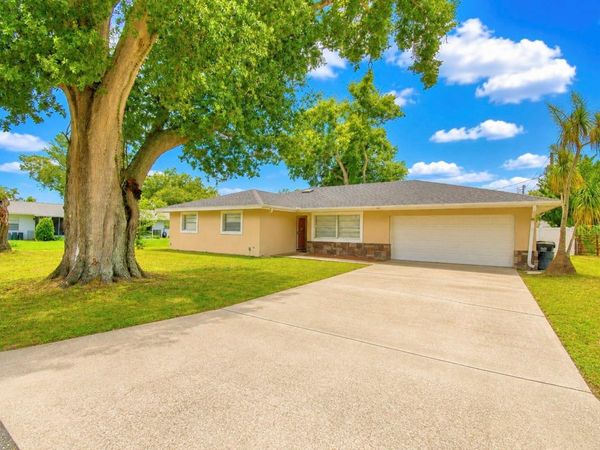 105 BYRON PLACE , WINTER HAVEN, FL 33884