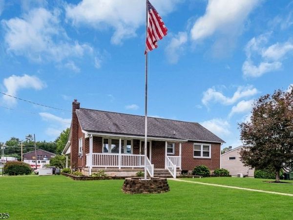 602 Pennsylvania Ave, Pohatcong, NJ 08865