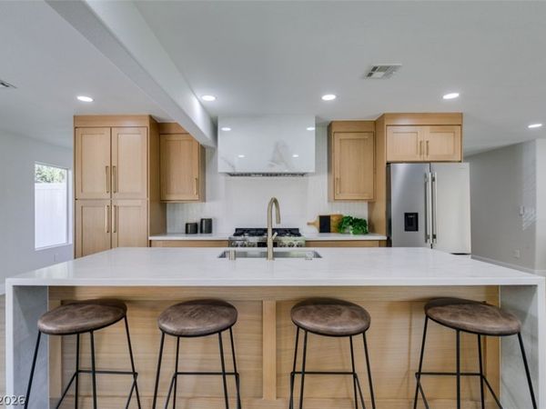 2729 Fire Water Court , Las Vegas, NV 89117