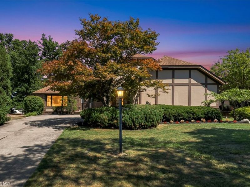 7791 Edgewood Lane, Seven Hills, OH 44131 Photo 2