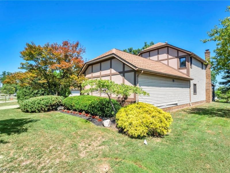 7791 Edgewood Lane, Seven Hills, OH 44131 Photo 3