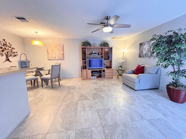 9 CROSSINGS Circle, Unit D, Boynton Beach, FL 33435