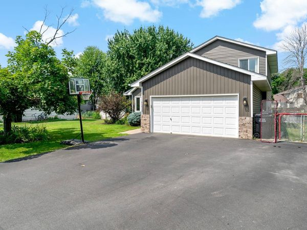 1228 Heritage Drive, Shakopee, MN 55379