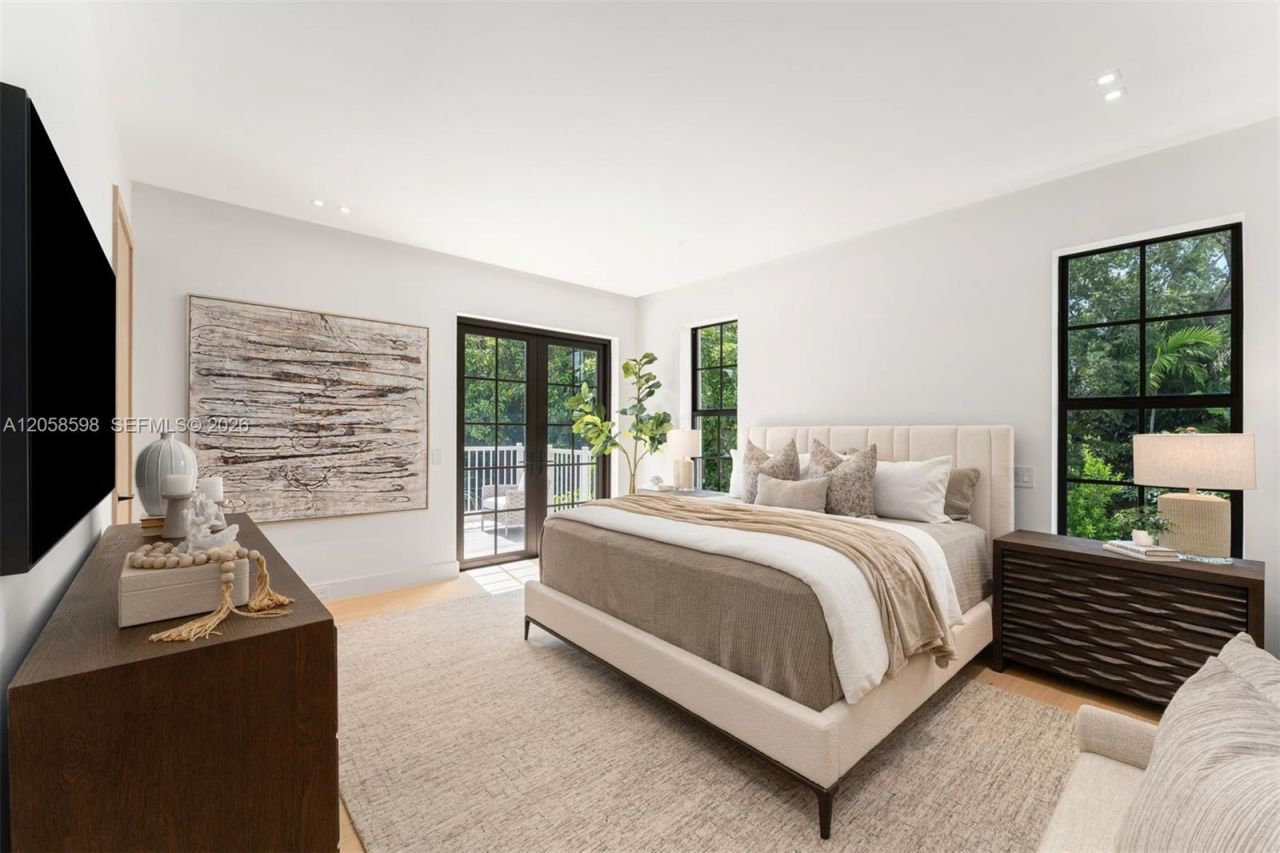 3352 Charles Ave, Miami, FL 33133 Photo