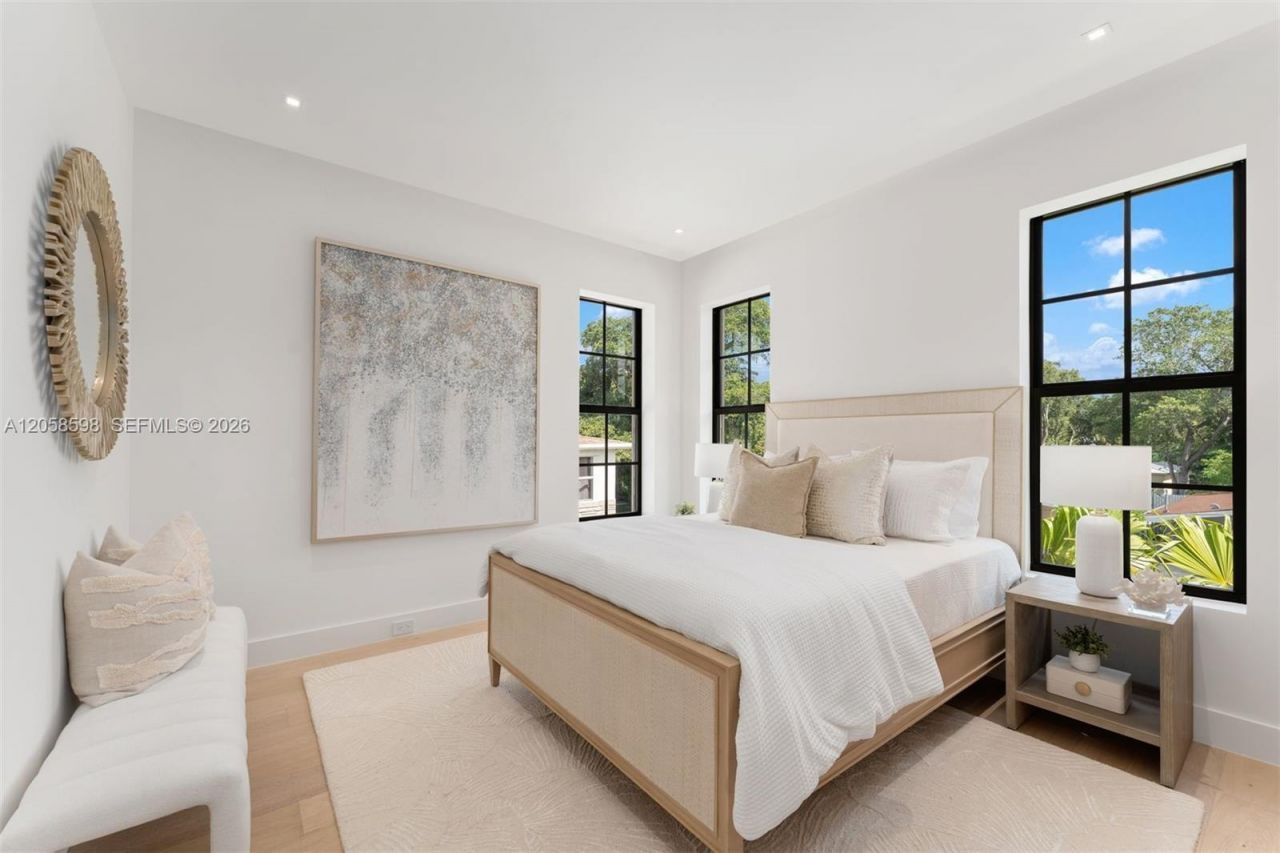 3352 Charles Ave, Miami, FL 33133 Photo