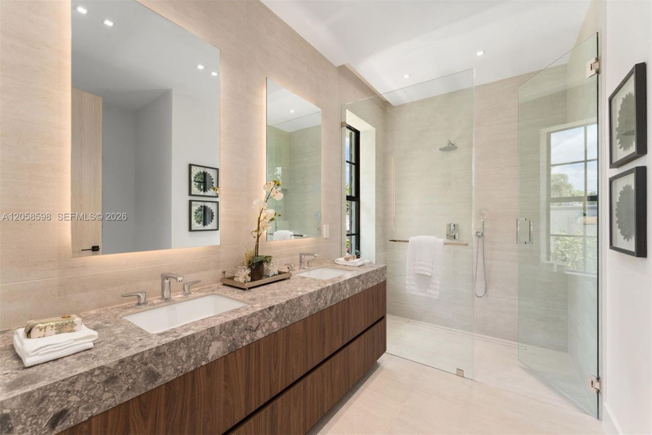 3352 Charles Ave, Miami, FL 33133 Photo