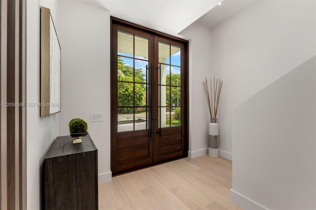 3352 Charles Ave, Miami, FL 33133 Photo