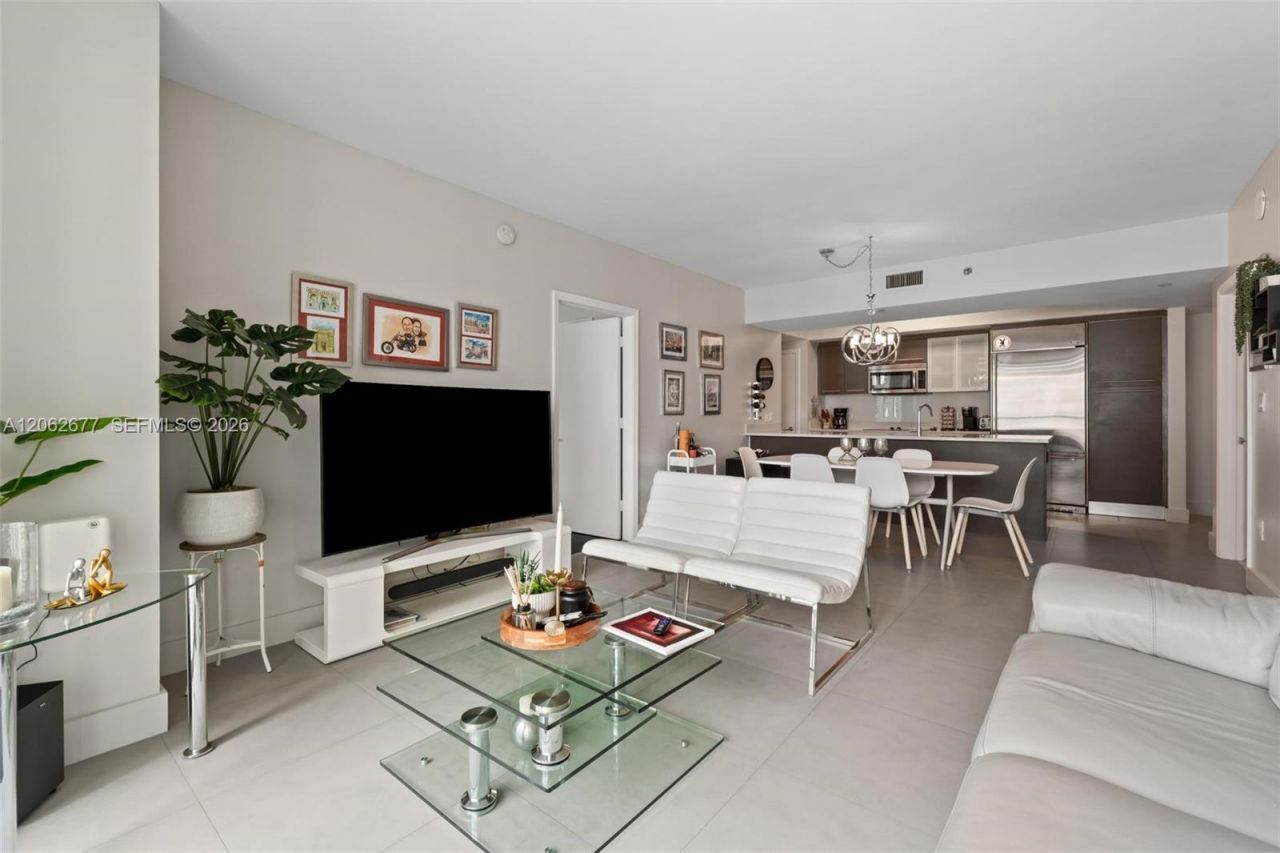 500 Brickell Ave , Unit 1405, Miami, FL 33131 Photo