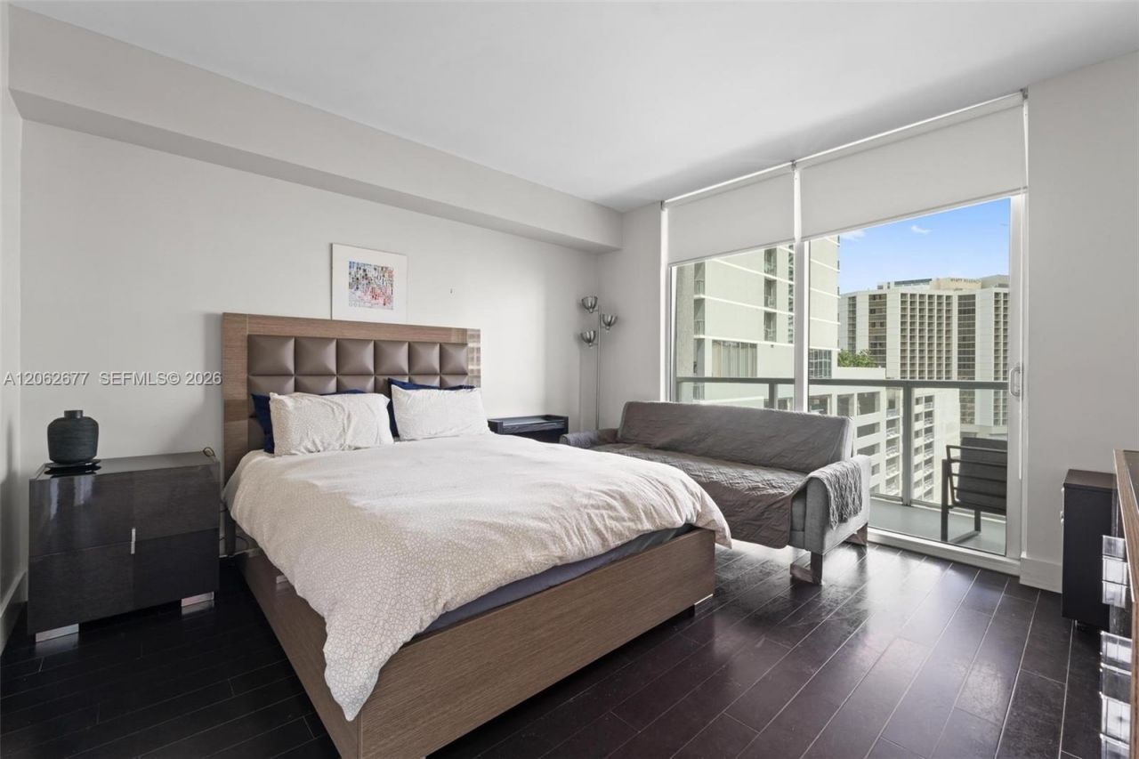 500 Brickell Ave , Unit 1405, Miami, FL 33131 Photo
