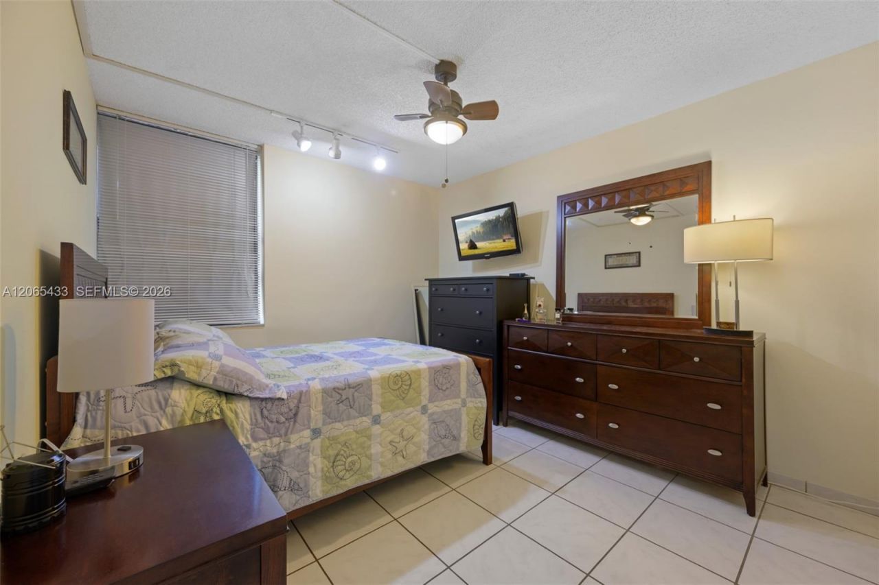 20401 NE 30th Ave , Unit 320-8, Aventura, FL 33180 Photo