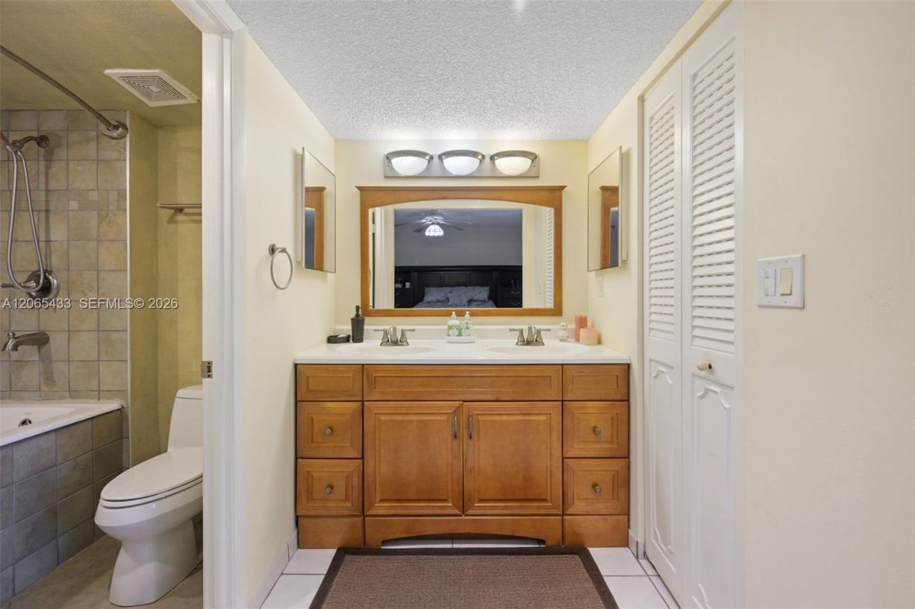20401 NE 30th Ave , Unit 320-8, Aventura, FL 33180 Photo