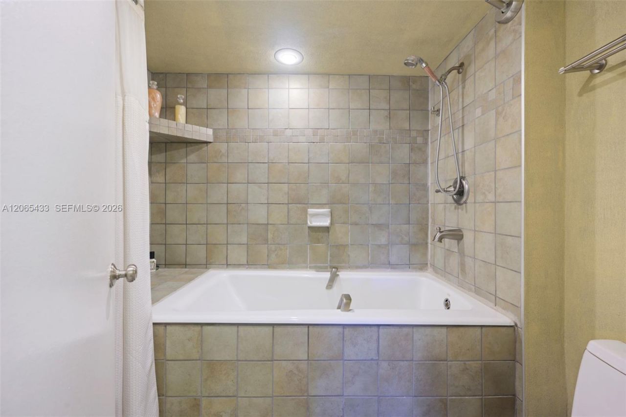 20401 NE 30th Ave , Unit 320-8, Aventura, FL 33180 Photo