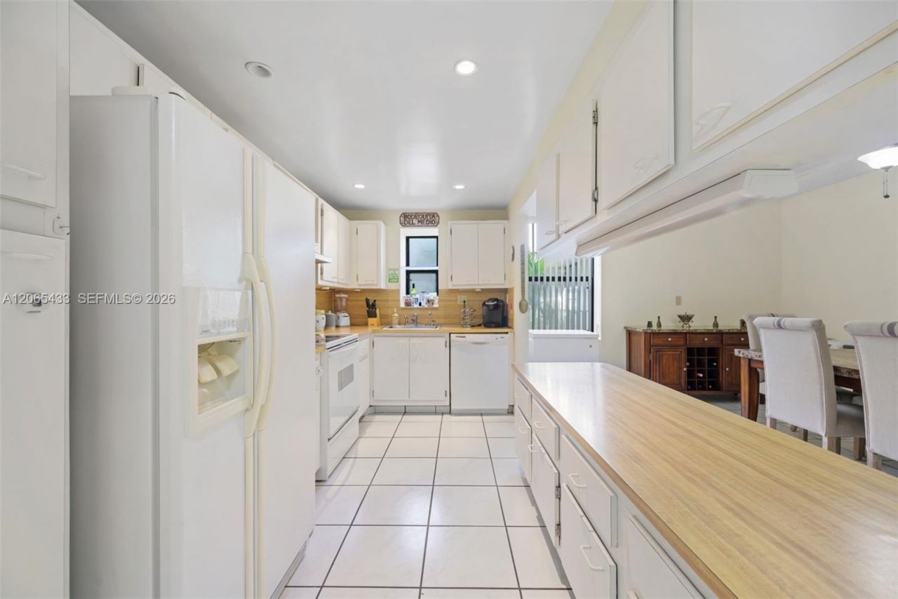 20401 NE 30th Ave , Unit 320-8, Aventura, FL 33180 Photo