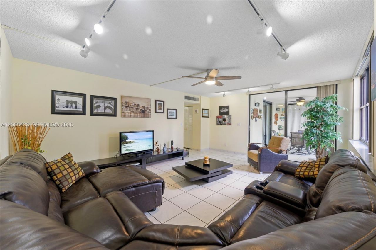 20401 NE 30th Ave , Unit 320-8, Aventura, FL 33180 Photo