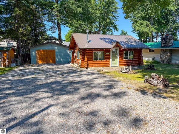 305 Devonshire Drive, Houghton Lake, MI 48651