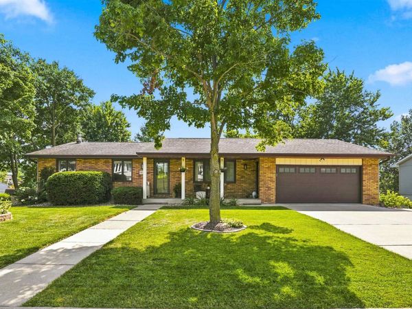 5153 Sun Valley Drive, Dubuque, IA 52002