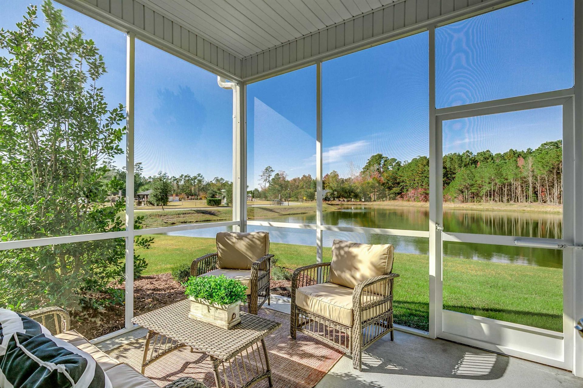 3057 Claredon St Photo 33