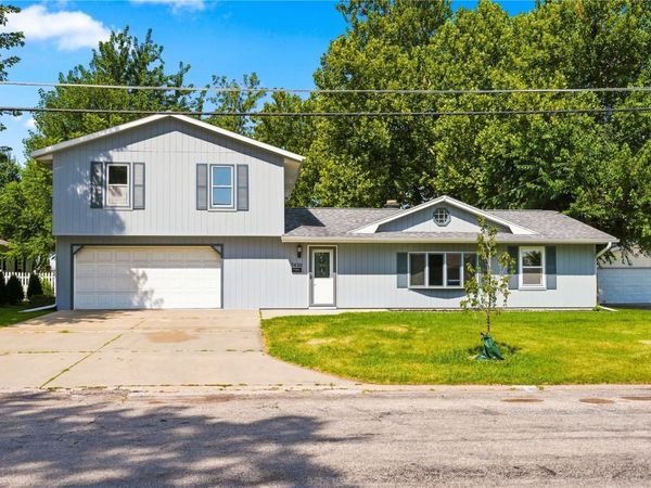5430 Vermont Street SW, Cedar Rapids, IA 53404