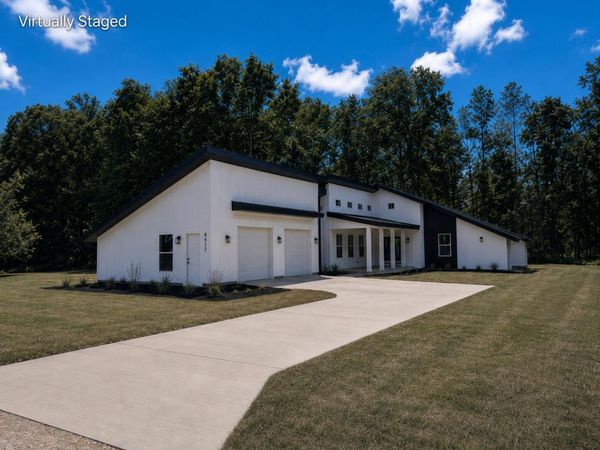 8411 Peninsula Drive W, Stanwood, MI 49346