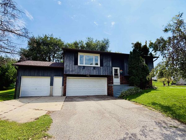 2210 Ridgeway Road, Monroe, WI 53566