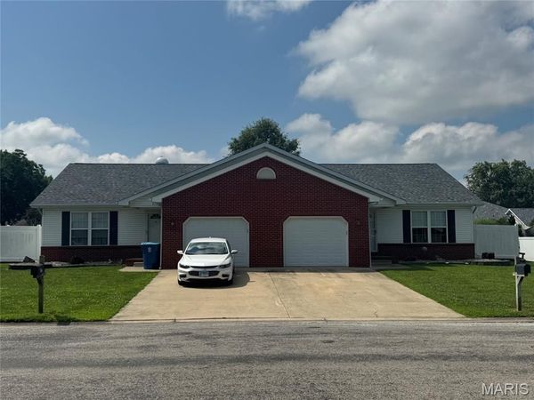 105 Timberlake , Damiansville, IL 62215