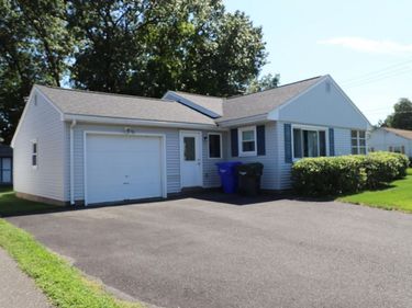 25 Peer St., Springfield, MA 01109