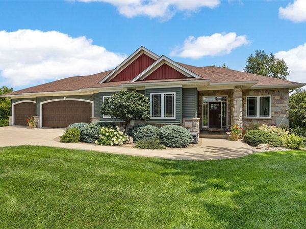 1356 NE Lakewoods Ct, Swisher, IA 52338
