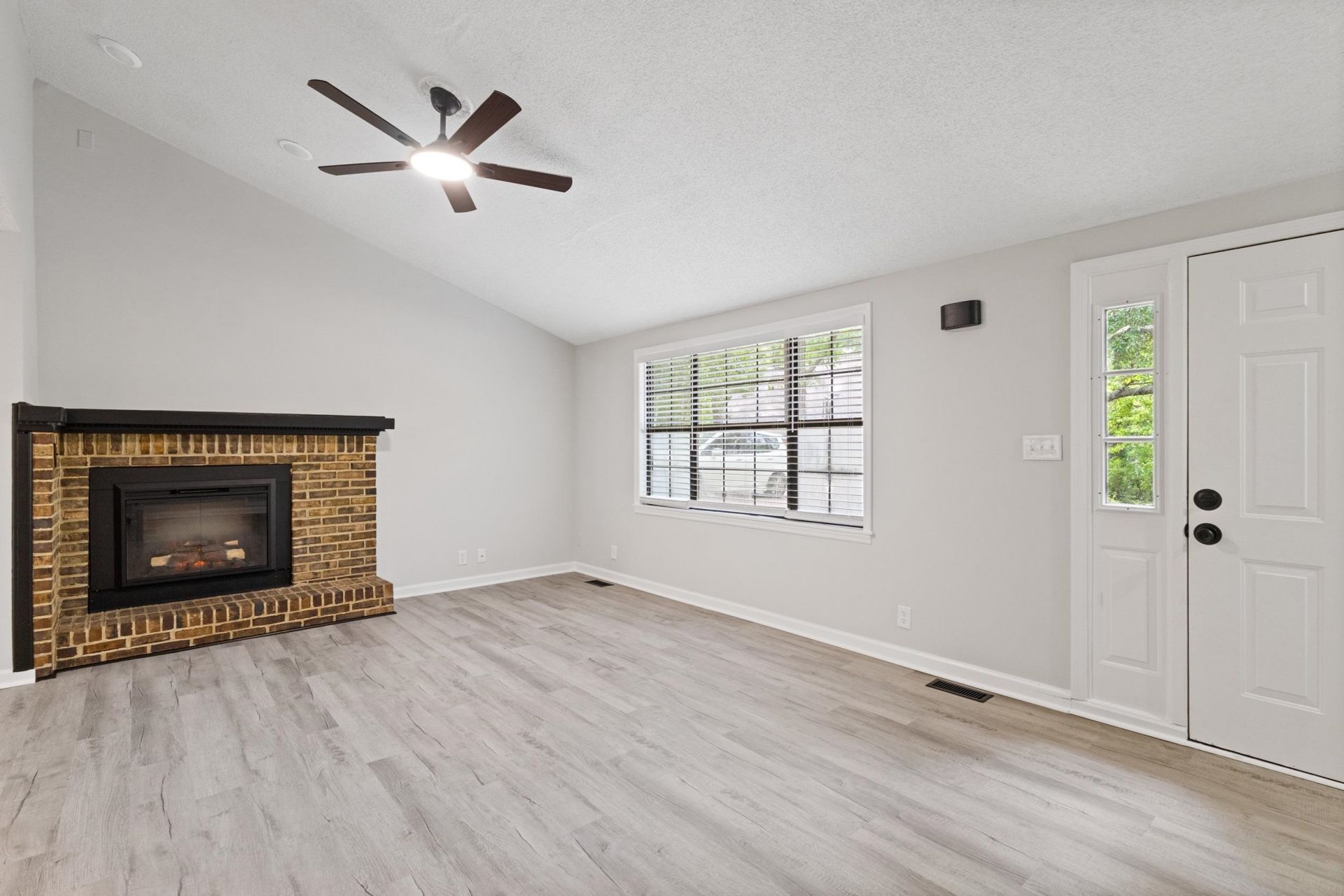 2117 Lafayette Circle Photo 6