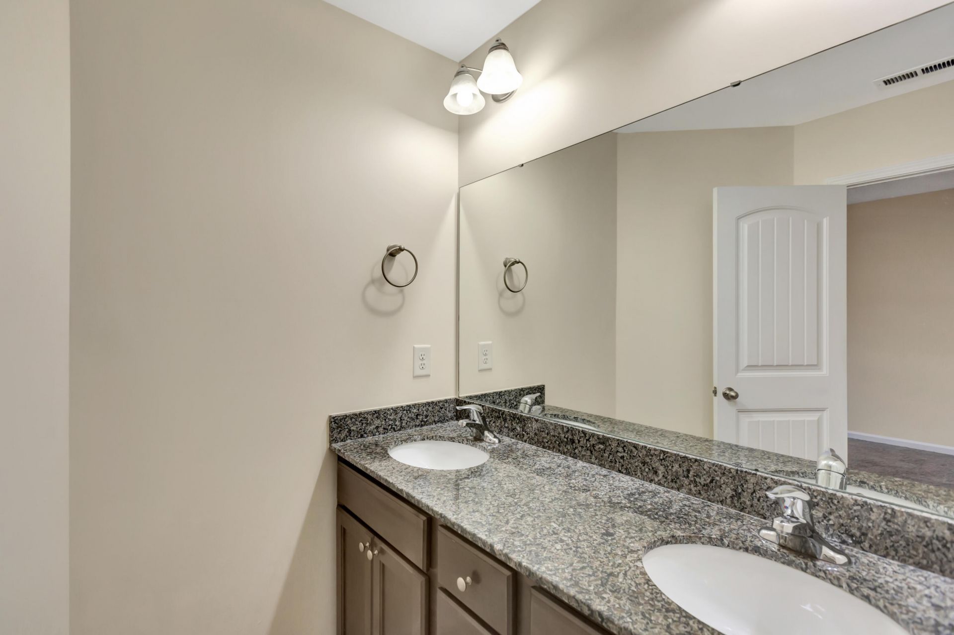 140 Buchanan Circle Photo 13