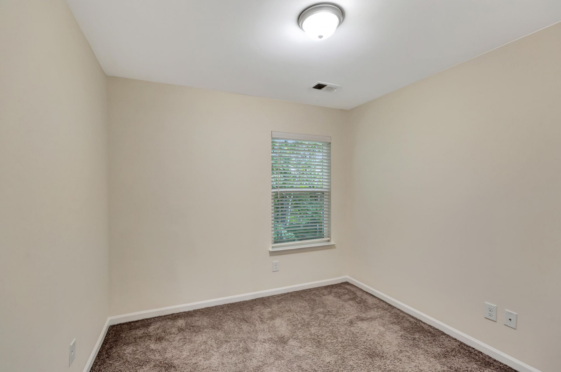140 Buchanan Circle Photo 15