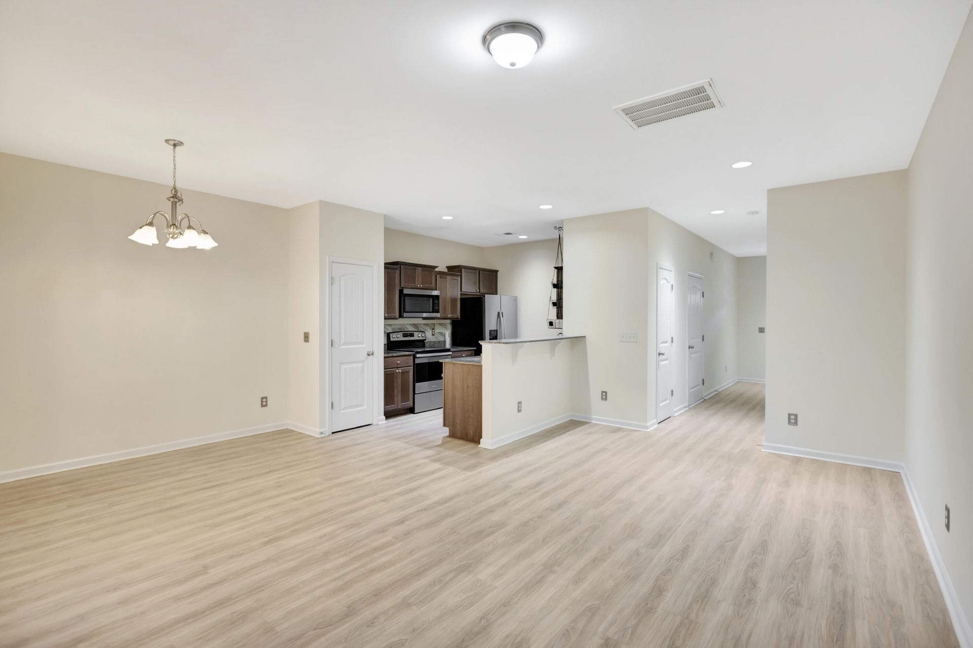140 Buchanan Circle Photo 6