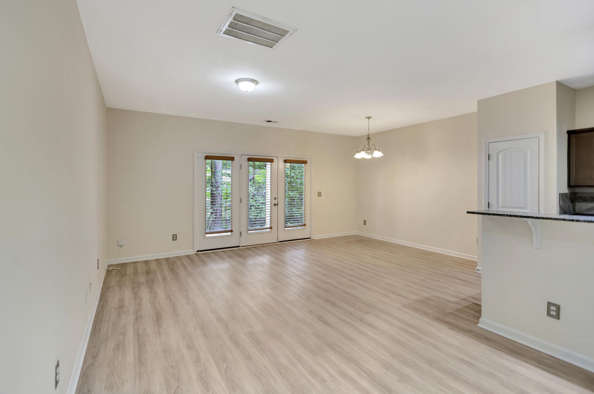 140 Buchanan Circle Photo 7