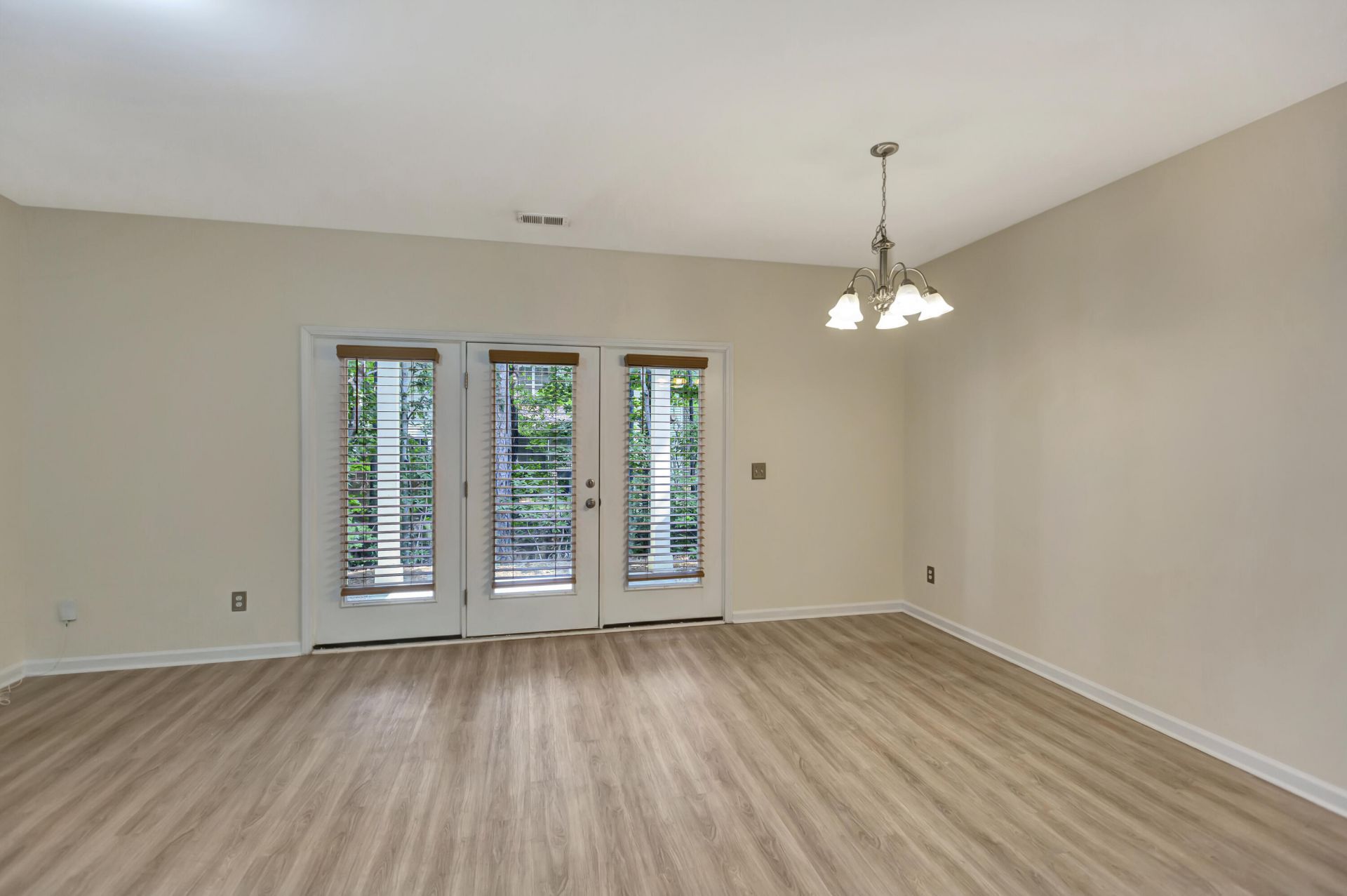 140 Buchanan Circle Photo 8