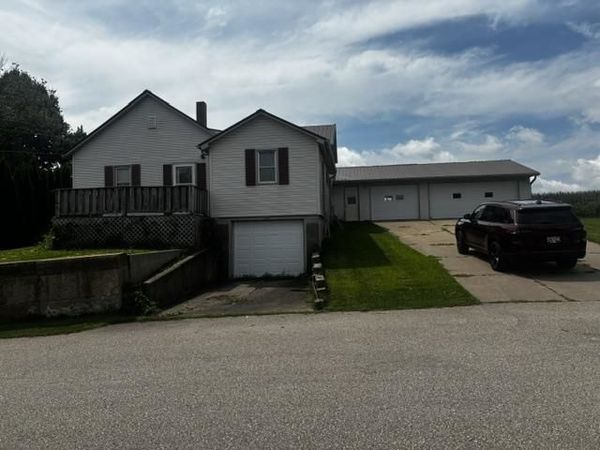 107 N Taylor Street, Mount Hope, WI 53816